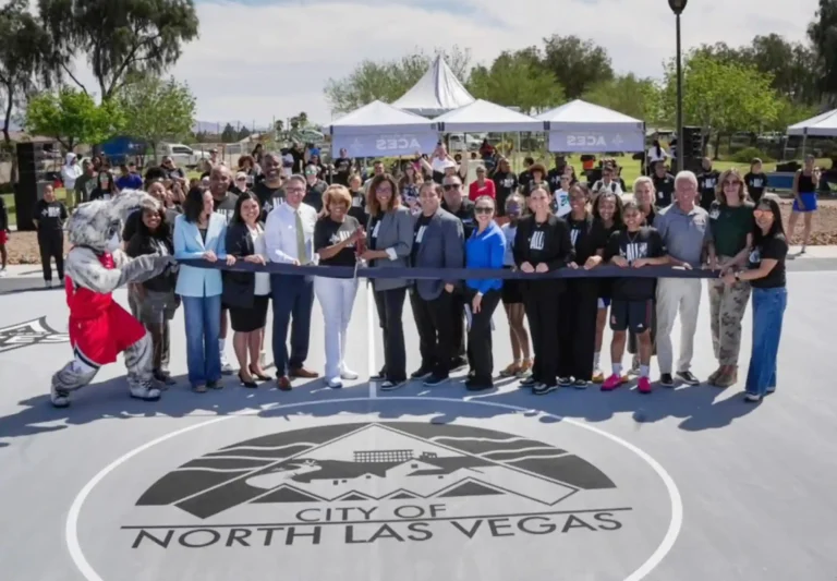 Remozadas canchas de baloncesto para la comunidad y la familia