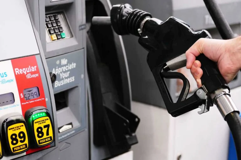 Prosiguen las quejas por el alto precio que alcanza la gasolina en el valle