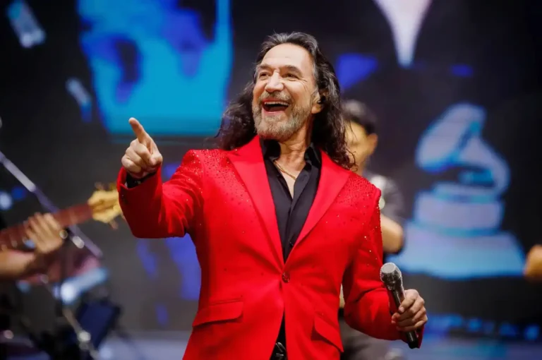 El cantautor mexicano