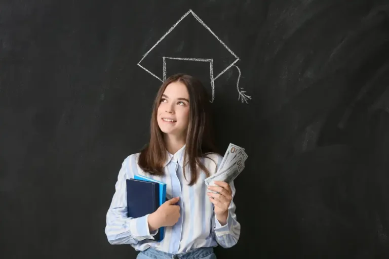 Aprenda a ahorrar mientras estudia en la universidad